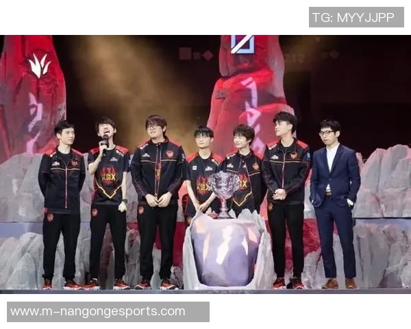 esports最新数据世界大师赛中FPX选手个人能力的精彩表现与分析 esports最新数据世界大师赛中FPX选手个人能力的精彩表现与分析